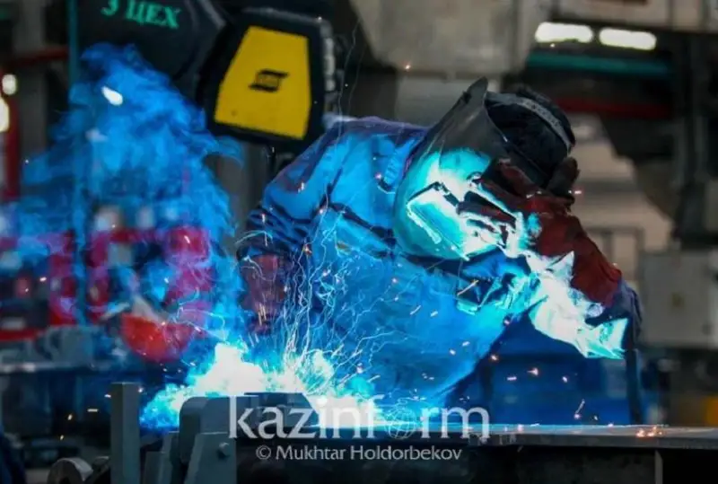 Усилить контроль за безопасностью промышленной продукции поручил Алихан Смаилов