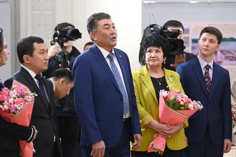 Ǵylym salasynda eńbek etip júrgen jandardy qoldaımyn  - Prezıdent