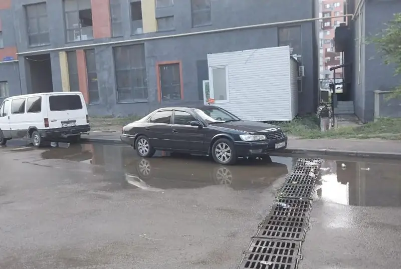 Almatyda búgingi jaýyn-shashyn saldarynan eki aýdannyń aýmaǵyn sý basty