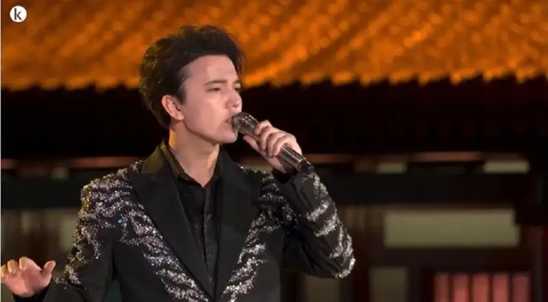 Димаш Қудайберген Марказий Осиё давлатлари раҳбарлари ва Си Цзиньпин олдида қўшиқ кўйлади