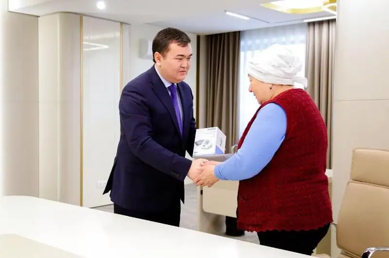 Акция «Жүрек жылуы»: астанчанке вручили подарок от имени Главы государства