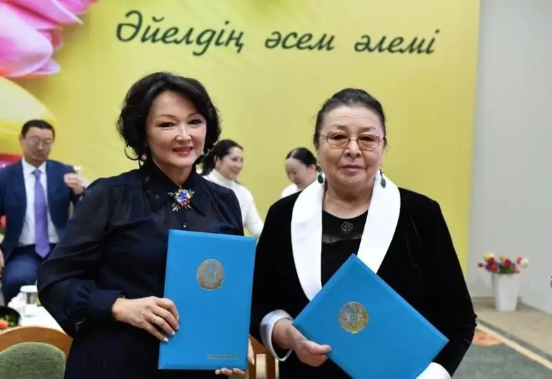 Нацархив РК пополнился документами из личных фондов выдающихся женщин