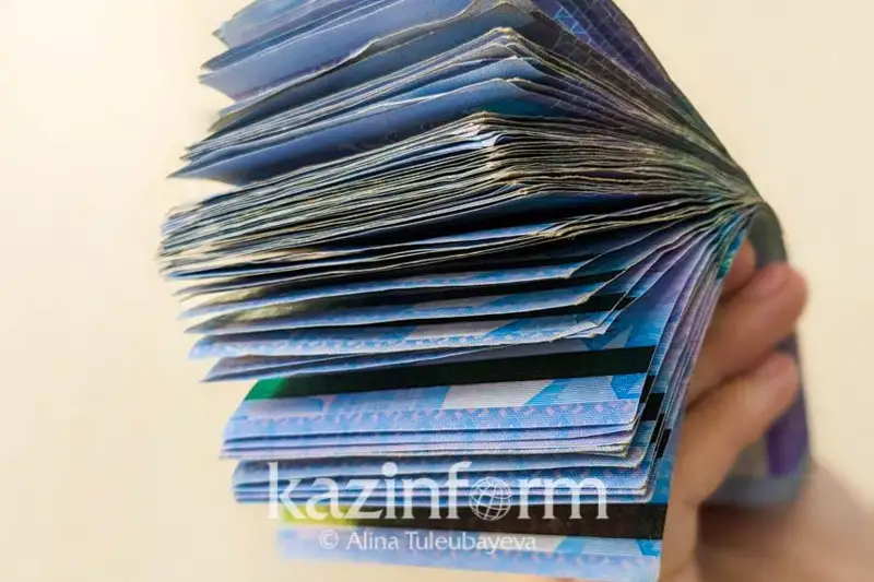Almaty oblysynda eki mektepti jóndeýge bólingen qarajattan aqsha jymqyrǵan kompanııa basshysy sottaldy