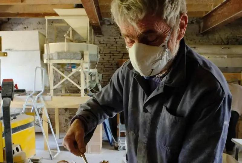 Франция планирует поднять пенсионный возраст до 64 лет