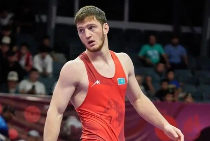 Четыре медали завоевали казахстанцы на молодежном ЧА по видам борьбы