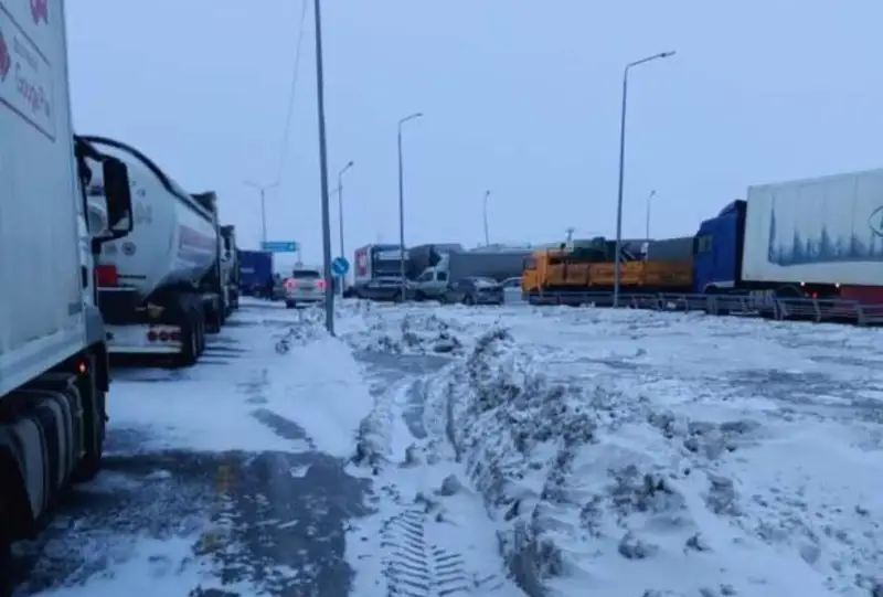 Около 800 застрявших авто сопроводили полицейские до столицы и Павлодарской области