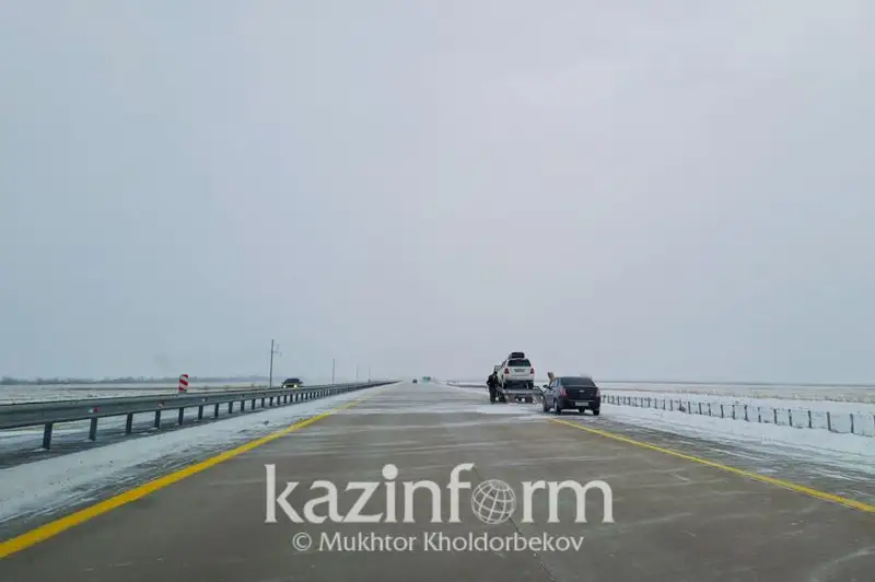 Дождь превратил в каток трассу Кобда-Мартук в Актюбинской области