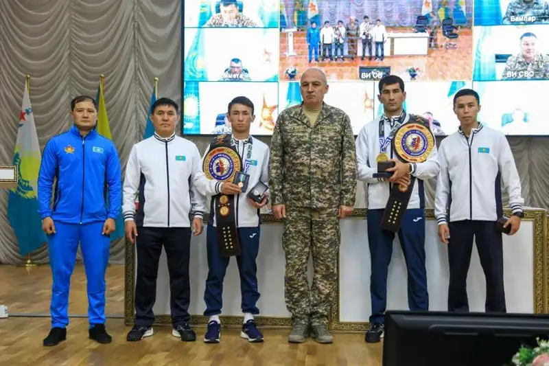 ҚР Мудофаа вазири ҳарбий спортчилар – бокс бўйича жаҳон чемпионларини тақдирлади