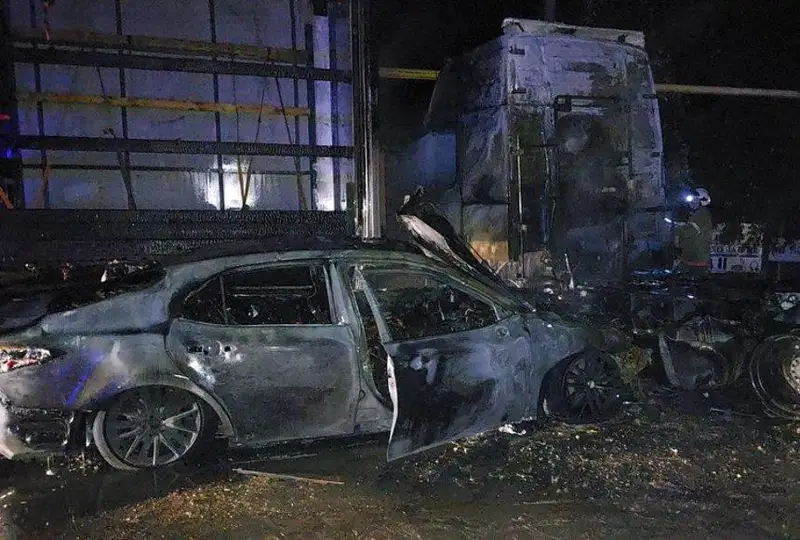 Мужчина погиб при столкновении легкового авто с грузовиком в Жаркенте