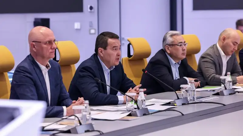 Үкімет: коммуналдық апаттар үшін министрге ескерту, комитет төрағасына сөгіс берілді