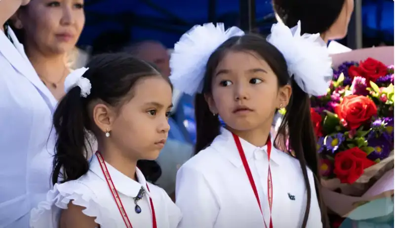 بالاڭىز مەكتەپكە بارۋعا دايىن ەكەنىن قالاي تۇسىنۋگە بولادى؟