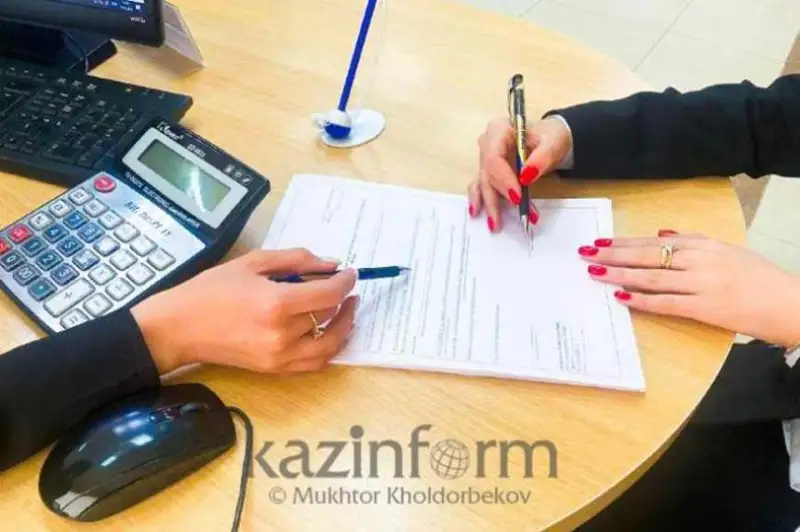 Qazaqstandyqtardyń moınyndaǵy problemalyq nesıe 12 mlrd teńgege artqan
