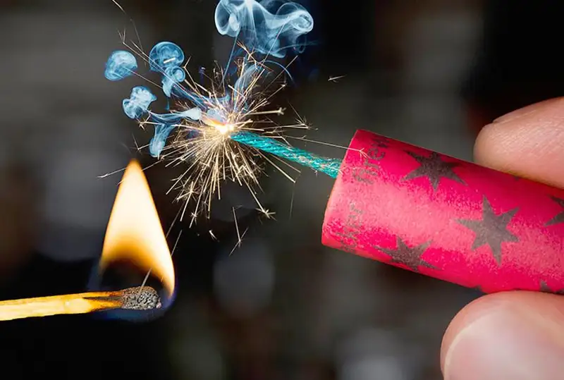 Петарды и хлопушки: балкон загорелся в Астане в новогоднюю ночь