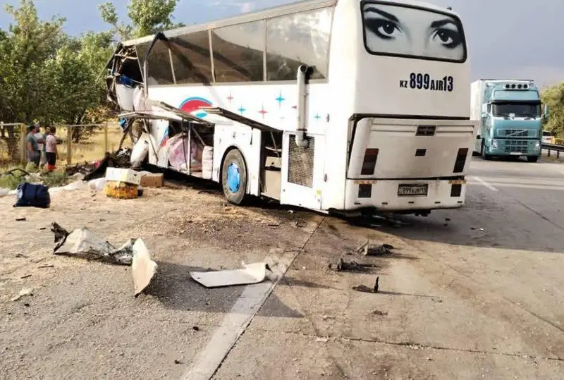 Два человека погибли в ДТП на трассе в Туркестанской области