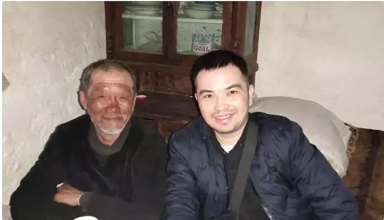 سەمەيدە 30 جىل ءبىر-ءبىرىن كورمەگەن اكە مەن بالا قاۋىشتى