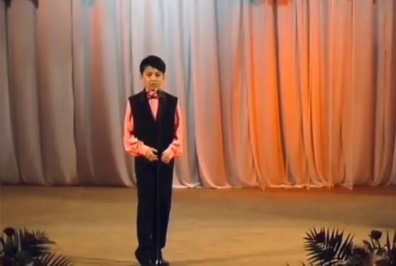 ديماش قۇدايبەرگەن 11 جاسىندا اباي ءانىن شىرقاعان ۆيدەوسىن جاريالادى