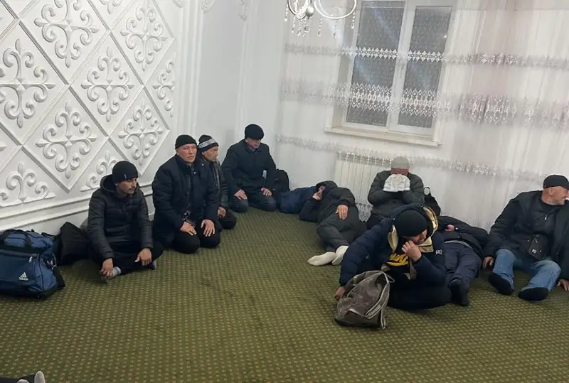 Ақтөбеде боранды күні жолда қалған жүзге жуық адам жылыту бекетіне жеткізілді