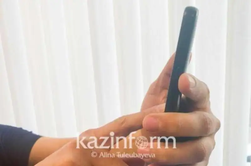 Almaty oblysynda túrmede jazasyn óteýshi 3 jyldaı ınternet arqyly alaıaqtyqpen aınalysqan