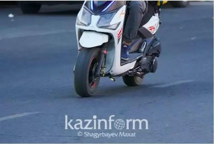 الماتىدا موپەد مىنگەن جاس ءوسپىرىم جول اپاتىنا ءتۇسىپ، 10 كۇن كومادا جاتتى