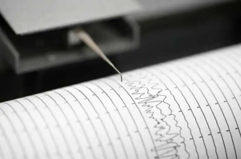 13 человек погибли при землетрясении в Эквадоре