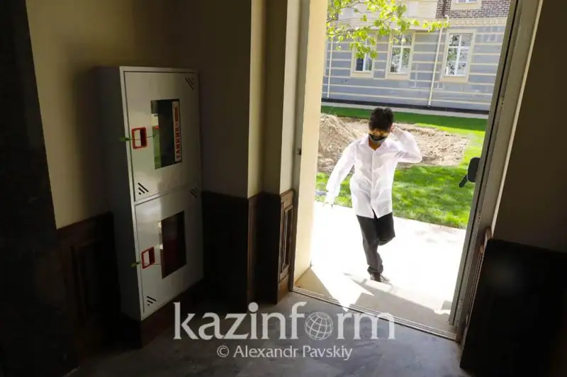 Marat Ahmetjanov mektepterdi beınebaqylaýmen qamtýdaǵy kemshilikterdi atady