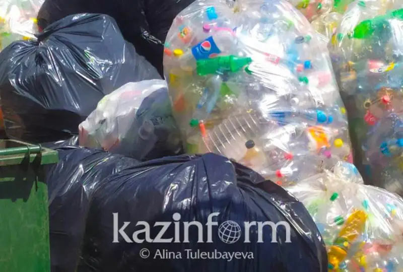 Tarazda plastmassa qaldyqtary óńdelýde