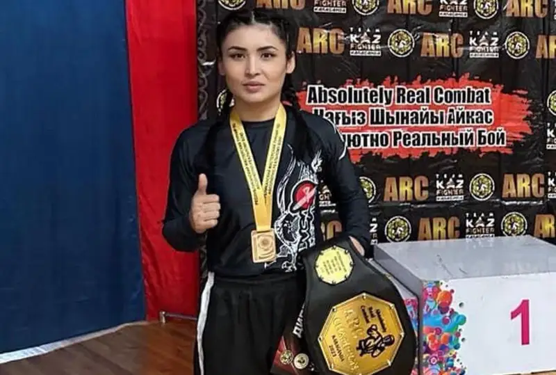 Девушка-полицейский из Костаная выиграла турнир по абсолютно реальному бою