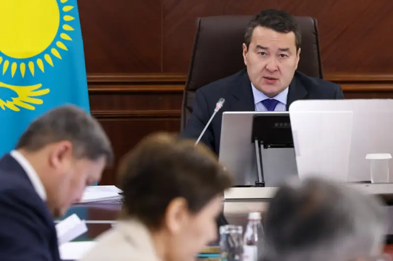 ОТМ ва коллежларнинг ўқув дастурлари мамлакат иқтисодиёти эҳтиёжларига мос бўлиши керак – ҚР Бош вазири