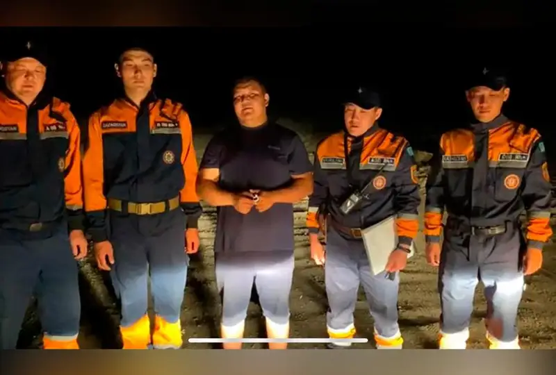 قاپشاعايدا كولىگىمەن قۇمعا باتىپ قالعان وتباسى مۇشەلەرى قۇتقارىلدى