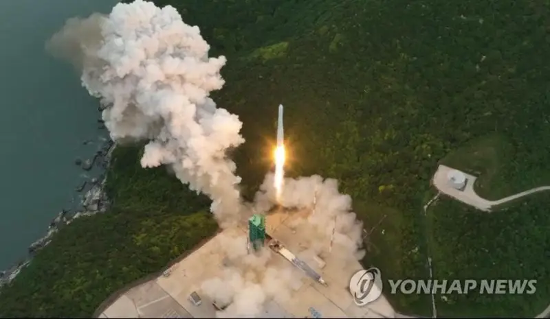 韩国自研运载火箭发射卫星入轨后运转正常