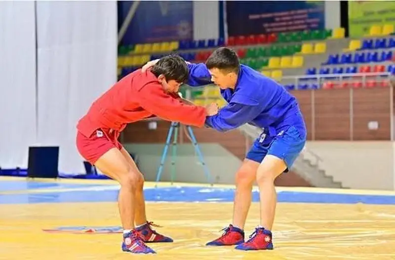 500 юных самбистов приняли участие в чемпионате в Таразе