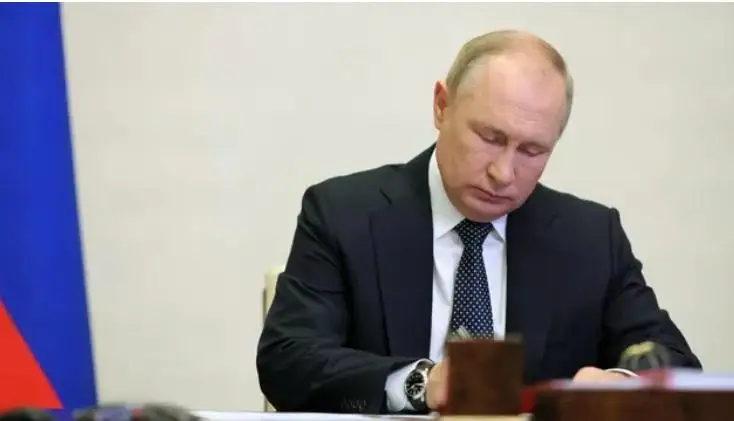 Владимир Путин выразил соболезнования Касым-Жомарту Токаеву из-за лесных пожаров в области Абай