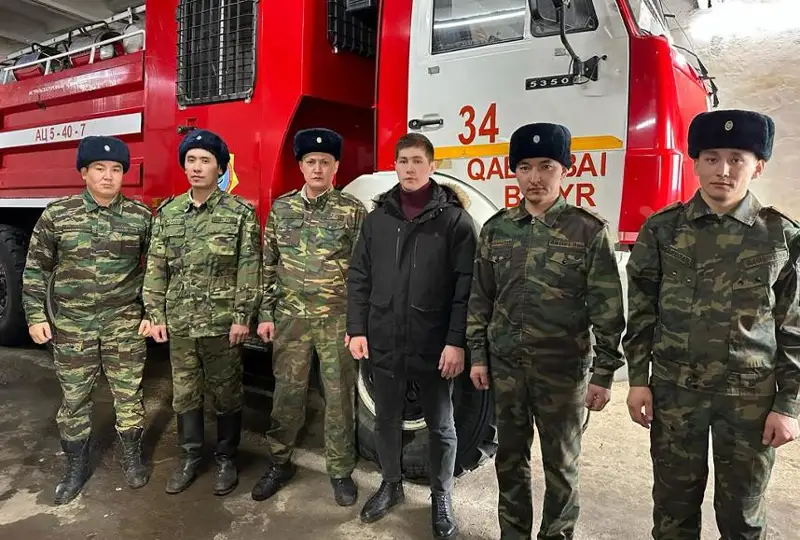 Двух малышей спас из огня военнослужащий в Акмолинской области