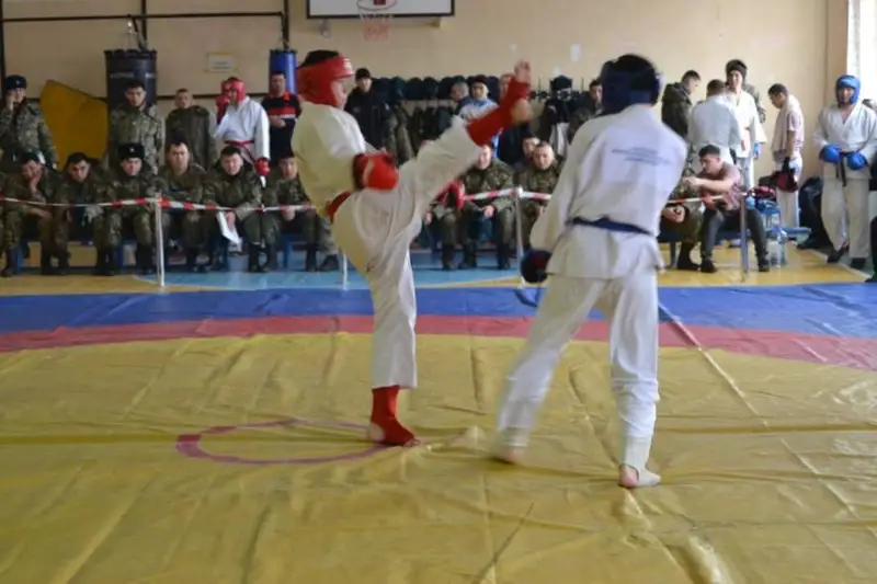 Военнослужащие сошлись в рукопашном бою в Караганде