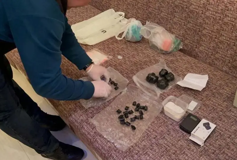 Свыше 300 граммов синтетических наркотиков изъяли у жительницы Петропавловска