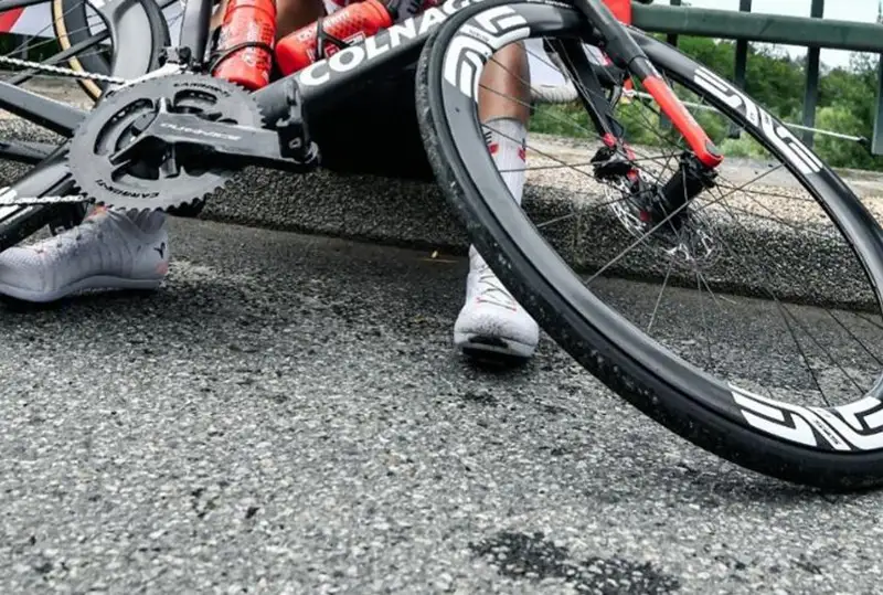 Любитель селфи устроил массовую аварию на Тур де Франс