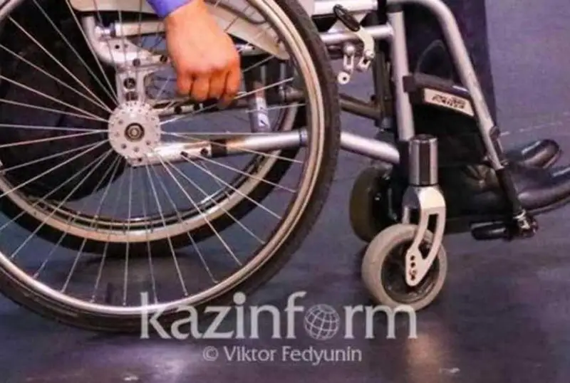 Múgedektigi bar adamǵa kómekshi retinde otbasy músheleri tartylady