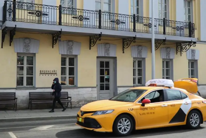 Крупный сбой произошел в работе Uber и «Яндекс Такси»