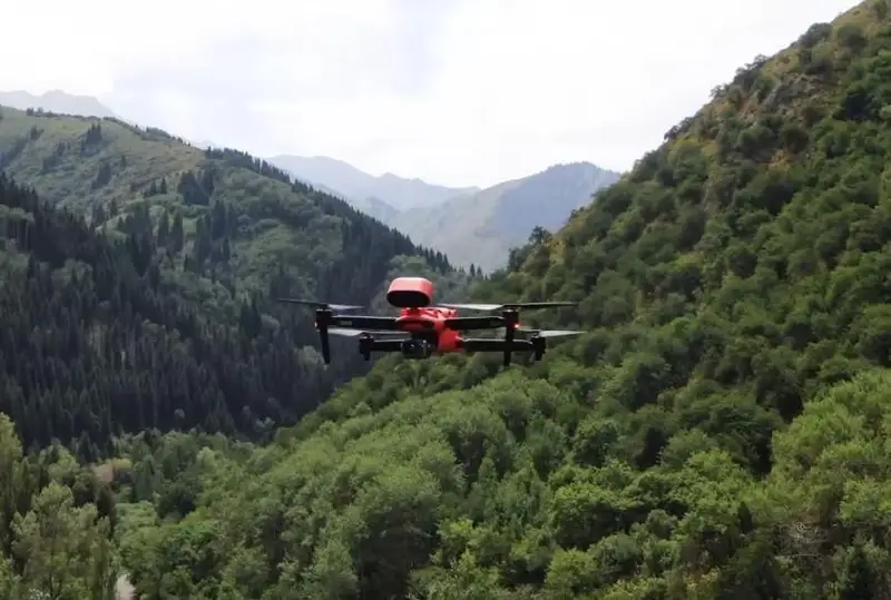 Алмати тоғларида ёнғинларнинг олдини олиш учун дронлардан фойдаланилади