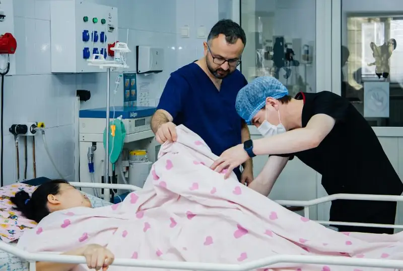 Хирург из Турции спас жизнь ребенку в Атырау