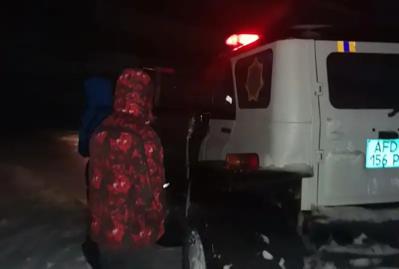 Двух рыбаков спасли из снежного заноса в Костанайской области