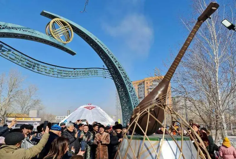 استاناداعى كۇيشى- كومپوزيتورلار اللەياسىندا دومبىرا ءمۇسىنى ورناتىلدى