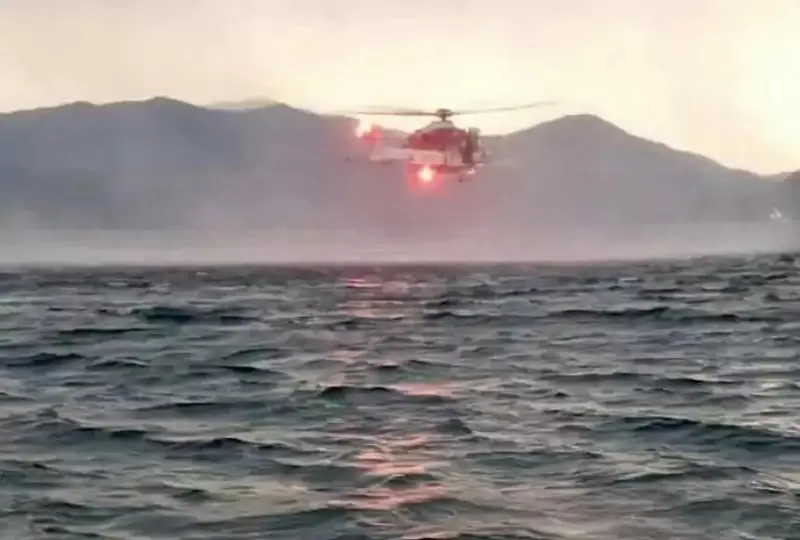 Италияда сайёҳлик кемаси чўкиб кетди: уч киши ҳалок бўлди