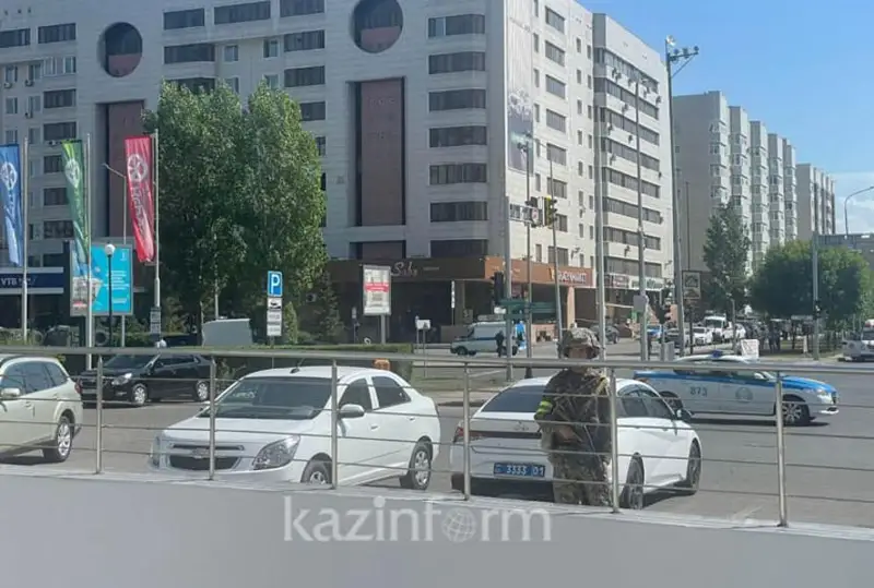 Полиция освободила заложников в банке в Астане