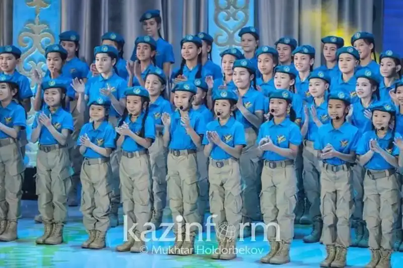 Культивировать в детях общечеловеческие и национальные ценности призвал Глава государства