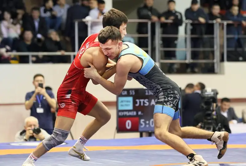 Grek-rım kúresi: Halyqaralyq týrnırde qazaqstandyq eki balýan altyn medalǵa talasady