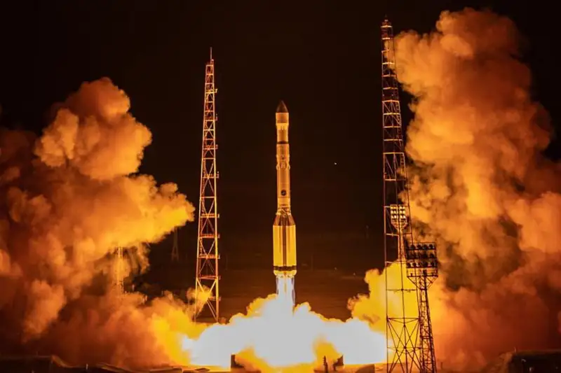 Ракета «Протон-М» со спутником-ретранслятором «Луч-5Х» стартовала с Байконура