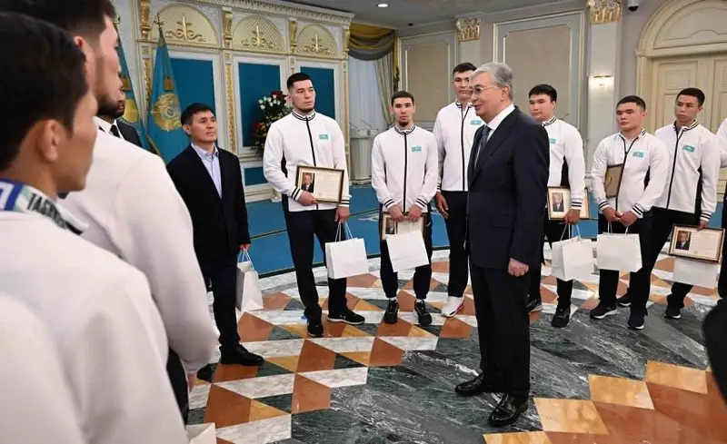 Президент бокстан әлем чемпионатының жүлдегерлерін қабылдады
