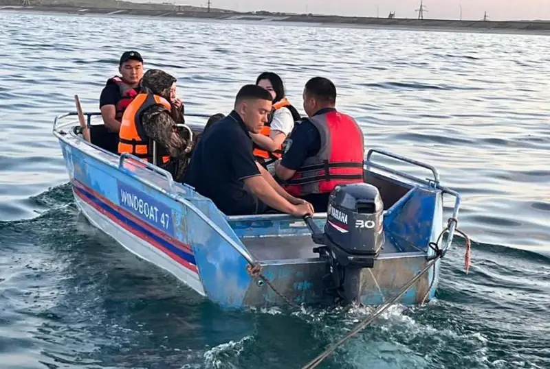 Трех человек спасли на водохранилище в Туркестанской области