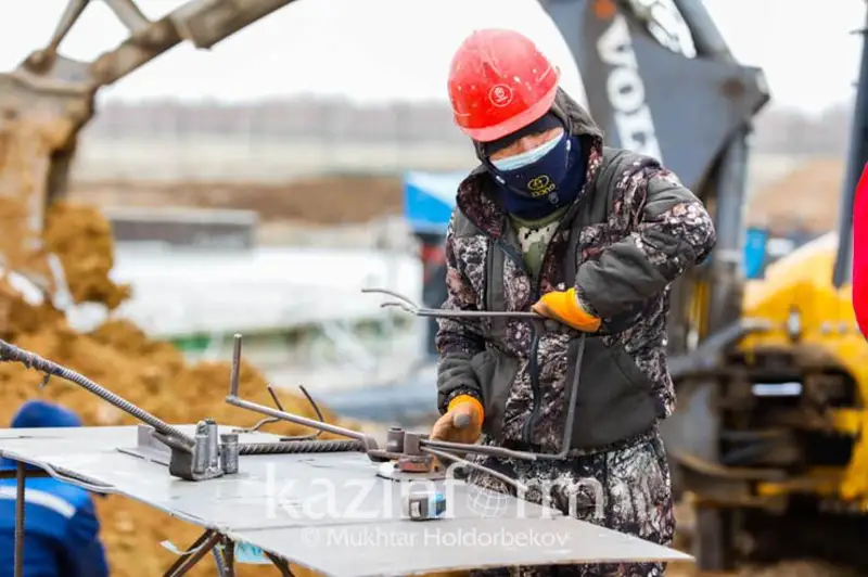 С профессиональным праздником поздравил строителей Управделами Президента РК